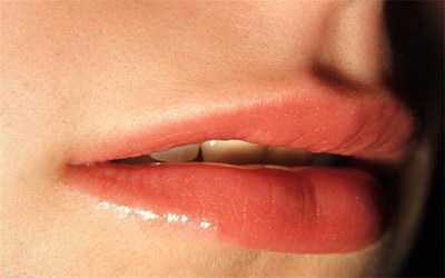 女生长唇毛怎么去掉(什么是女生长唇毛？)