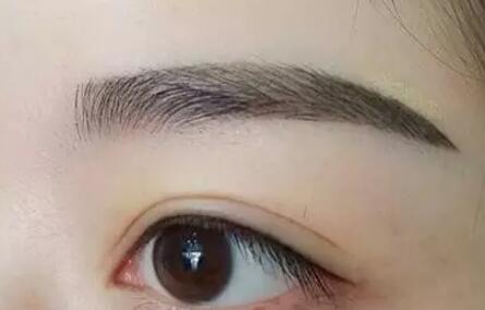 眉毛中间的皱纹是什么皱纹(眉毛中间的皱纹叫什么纹)