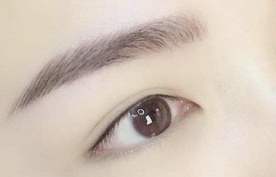 眉头的眉毛掉了怎么回事(眉头长了几根白眉毛怎么回事)