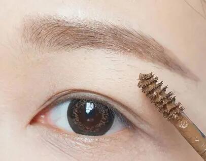 种植眉毛多久可以化妆