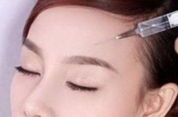 熬夜脸上长痘痘怎么补救(熬夜脸上长痘痘怎么去掉)
