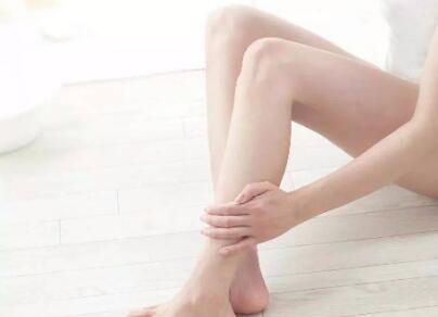 大腿吸脂手术后如何自己拆线(大腿吸脂手术如何)