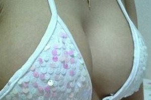 乳头变黑是什么原因导致的[乳头慢慢变黑是什么原因]