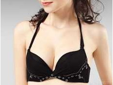 哺乳期间乳房一个大一个小怎么纠正_如何防止乳房松弛下垂