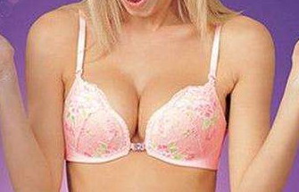 乳头周围痒是怎么回事 女性(为什么乳头周围有疙瘩是怎么回事)
